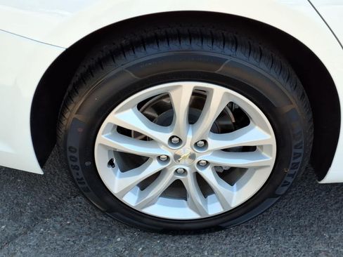 Used 2016 Chevrolet Malibu LT w/ Leather Package FWD image 8
