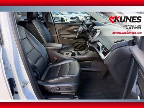 Used 2024 GMC Terrain SLT image 23