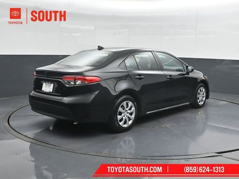 Used 2023 Toyota Corolla LE FWD image 2