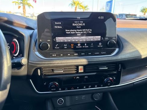 Used 2023 Nissan Rogue Platinum w/ Platinum Premium Package image 16