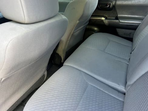 Used 2022 Toyota Tacoma SR5 AWD/4WD image 4