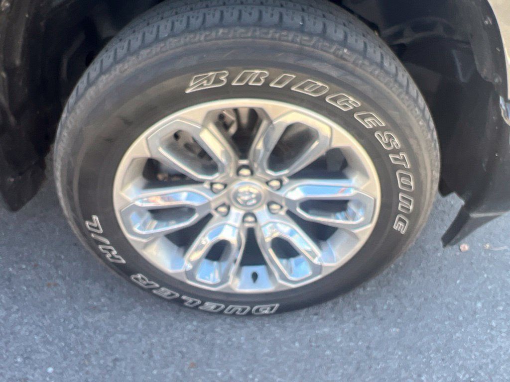 Used 2023 RAM 1500 Laramie AWD/4WD image 16