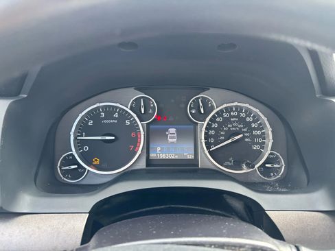 Used 2015 Toyota Tundra SR5 w/ SR5 Upgrade Package image 12