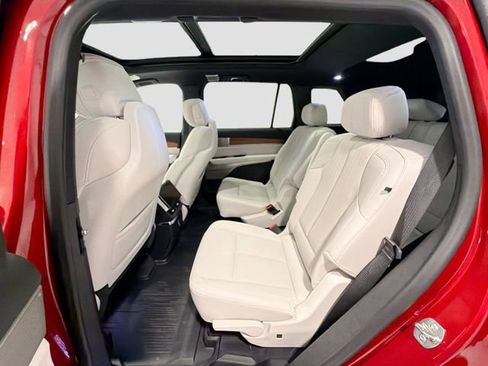 Used 2026 Cadillac Vistiq Sport w/ LPO, Floor Liner Package AWD/4WD image 21