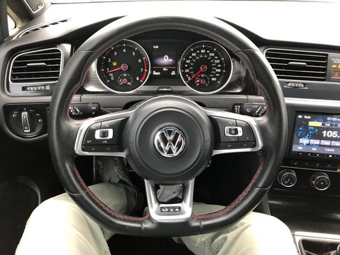 Used 2015 Volkswagen GTI SE FWD image 18