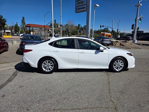 Used 2025 Toyota Camry LE image 4