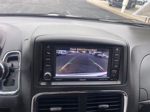 Used 2018 Dodge Grand Caravan SXT FWD image 25