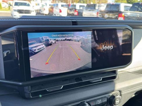 Used 2024 Jeep Wrangler Unlimited Sahara image 22