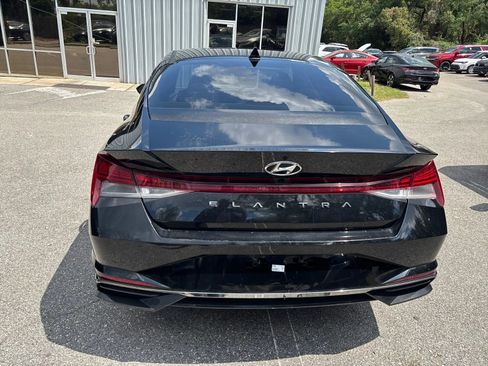Used 2021 Hyundai Elantra SEL w/ Convenience + Premium Package FWD image 9