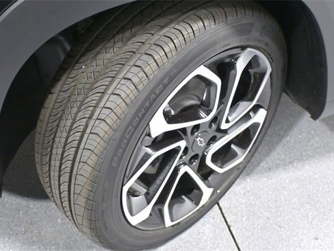 New 2025 Chevrolet Trax RS w/ Sunroof Package image 9