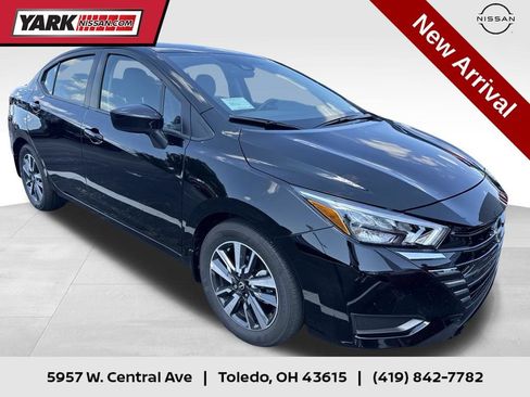 Certified 2025 Nissan Versa SV w/ Trunk Package FWD image 1