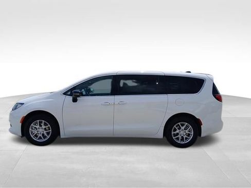 New 2027 Chrysler Pacifica LX FWD image 2