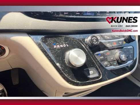 Used 2024 Chrysler Pacifica Touring-L FWD image 31