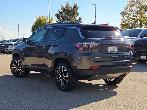Used 2022 Jeep Compass Limited image 13