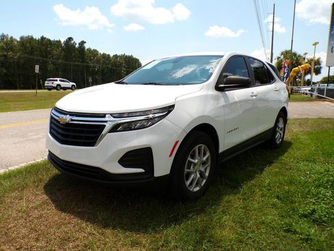 Used 2022 Chevrolet Equinox LS w/ LS Convenience Package image 4