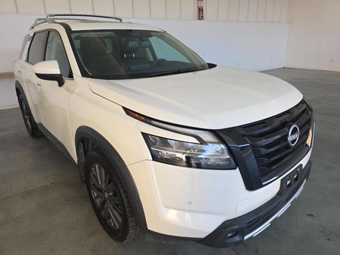 Used 2022 Nissan Pathfinder SL w/ SL Premium Package FWD image 2