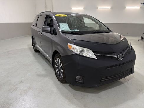 Used 2019 Toyota Sienna XLE w/ XLE Navigation Package AWD/4WD image 4