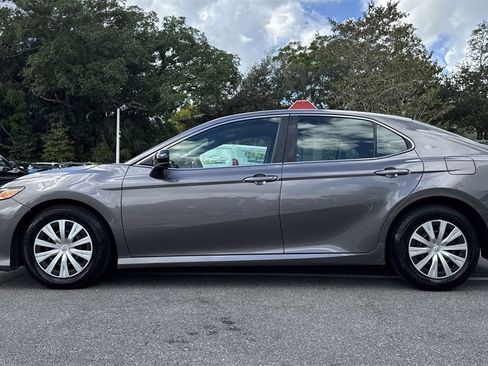 Used 2018 Toyota Camry L image 28