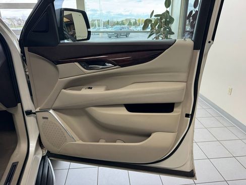 Used 2015 Cadillac Escalade ESV Premium AWD/4WD image 14
