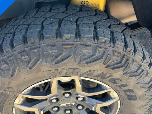 Used 2024 Chevrolet Colorado ZR2 w/ Technology Package AWD/4WD image 9