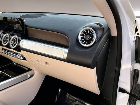 Used 2023 Mercedes-Benz GLB 250 w/ Premium Package image 24