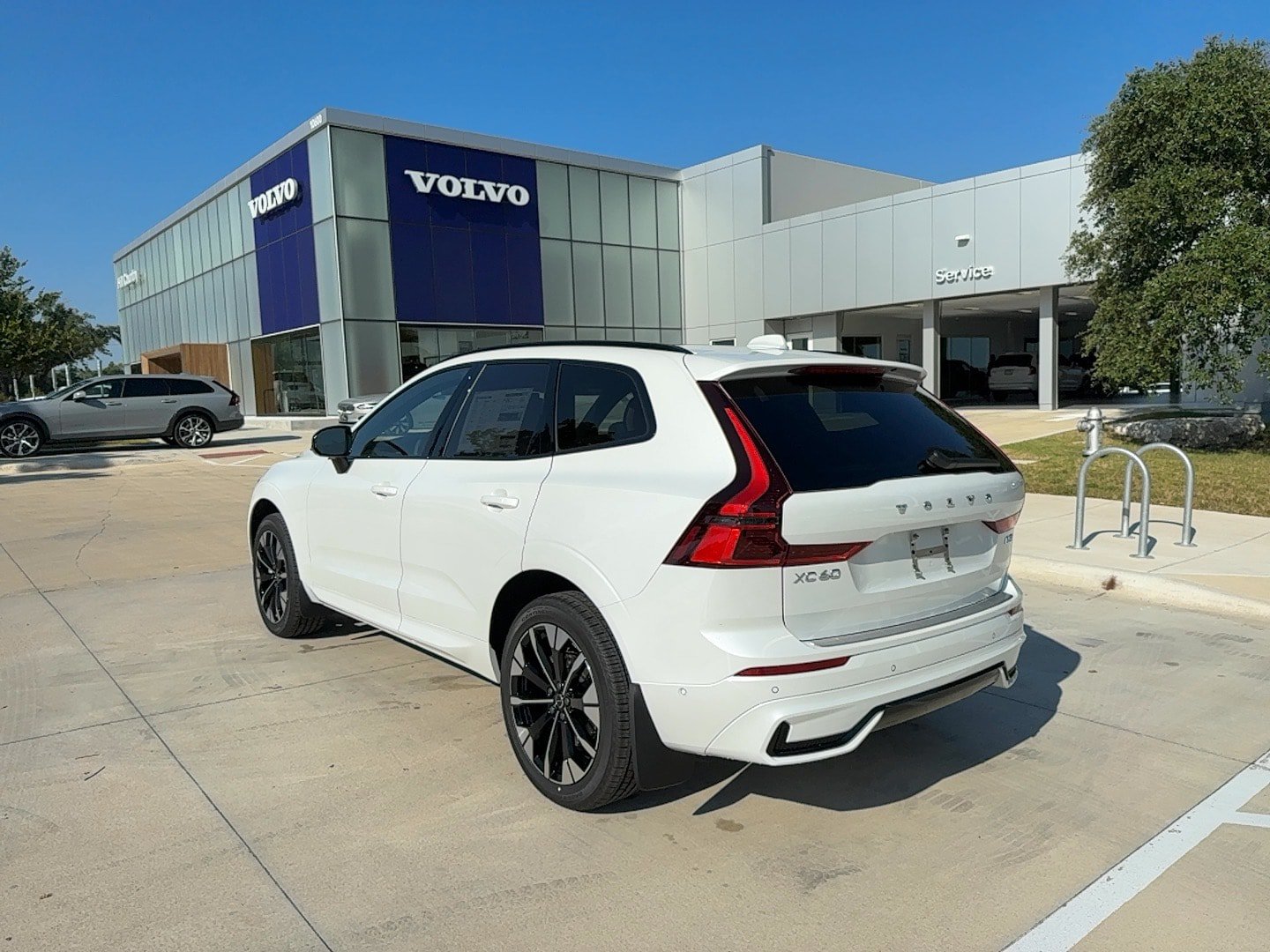 Used 2026 Volvo XC60 B5 Plus w/ Protection Package Premier AWD/4WD image 5