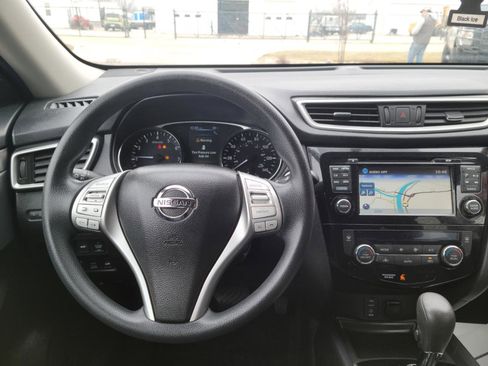 Used 2016 Nissan Rogue SV w/ SV Premium Package image 10