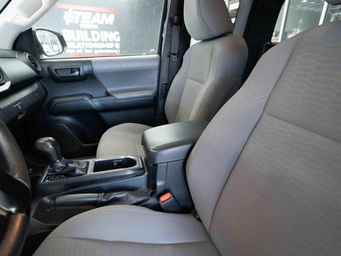 Used 2019 Toyota Tacoma SR image 10
