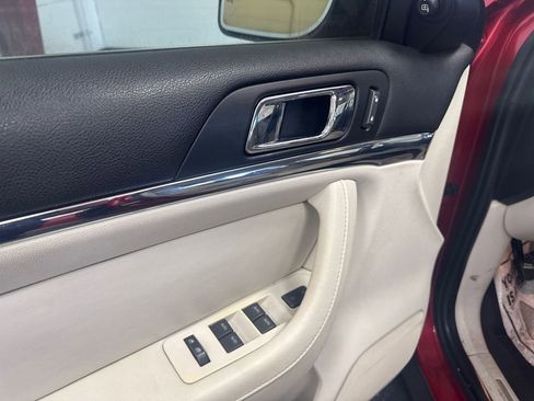 Used 2011 Lincoln MKS image 9