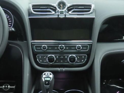 New 2025 Bentley Bentayga image 14