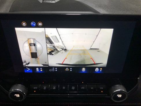 Used 2024 Chevrolet Colorado Z71 w/ Z71 Convenience Package 2 image 30