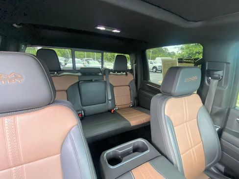 Used 2024 Chevrolet Silverado 2500 High Country w/ High Country Premium Package AWD/4WD image 29