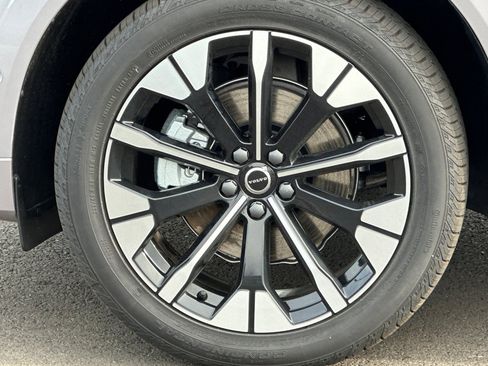 New 2026 Volvo XC60 B5 Plus w/ Climate Package image 24