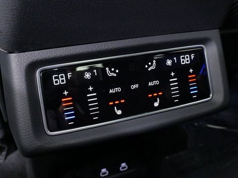 Used 2023 Audi e-tron Prestige w/ Prestige Package image 41