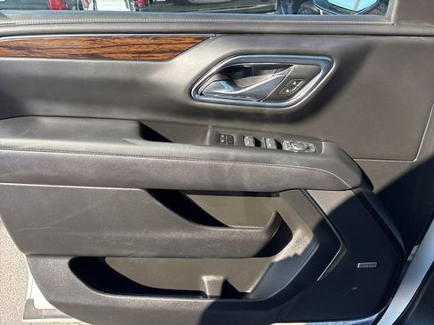 Used 2023 Chevrolet Suburban Premier image 22