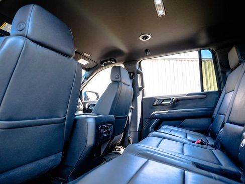 Certified 2025 Chevrolet Suburban LT AWD/4WD image 29