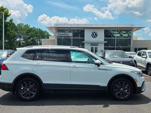 Certified 2022 Volkswagen Tiguan SE w/ Panoramic Sunroof Package FWD image 6