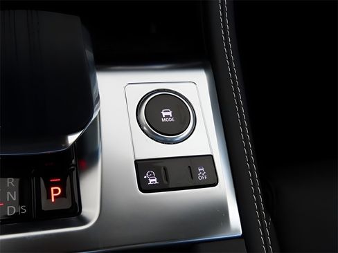 Used 2025 Jaguar F-PACE R-Dynamic S image 37