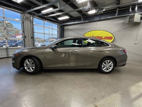 Used 2020 Chevrolet Malibu LT image 2