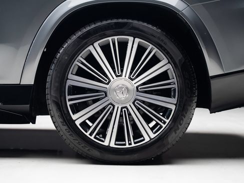 Used 2024 Mercedes-Benz Maybach GLS 600 4MATIC image 21