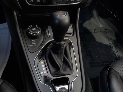 Certified 2022 Jeep Cherokee Limited w/ Elite Package AWD/4WD image 35