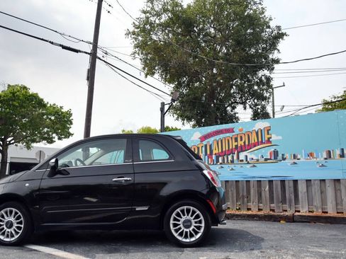Used 2012 FIAT 500 Lounge FWD image 9