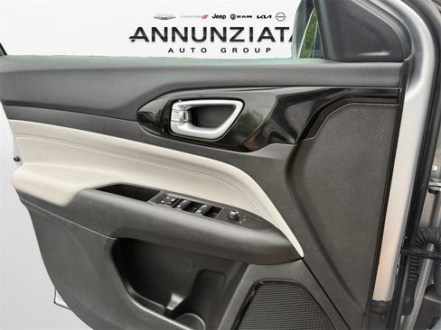 Used 2024 Jeep Compass Limited image 28