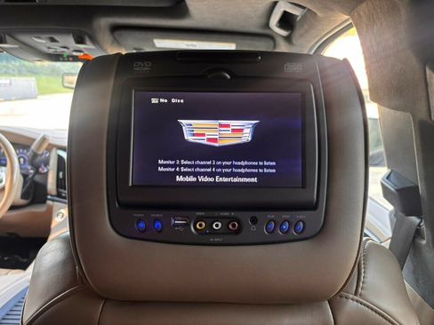 Used 2019 Cadillac Escalade ESV Platinum AWD/4WD image 25
