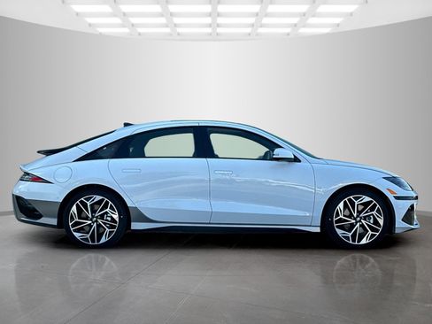 New 2024 Hyundai Ioniq 6 Limited image 3