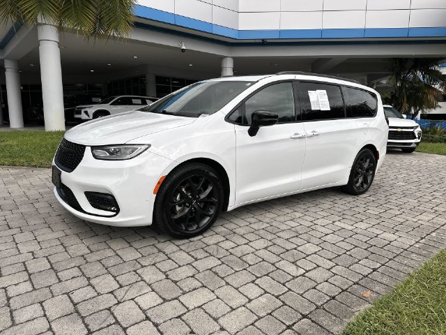 Used 2025 Chrysler Pacifica Limited FWD image 21
