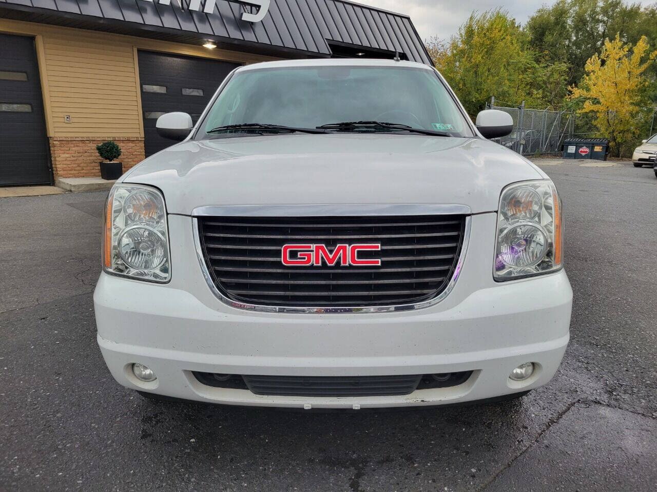 Used 2014 GMC Yukon SLT AWD/4WD image 2