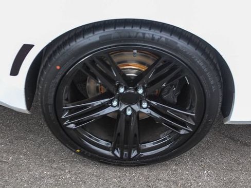 Used 2018 Chevrolet Camaro SS RWD image 11