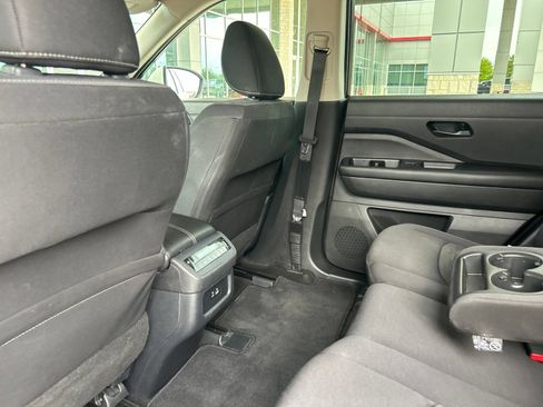 Used 2024 Nissan Pathfinder SV FWD image 17