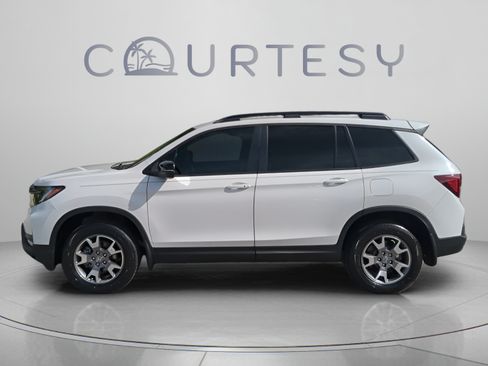 Certified 2023 Honda Passport TrailSport image 2